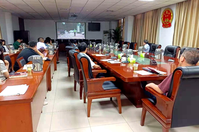 市政府辦組織觀看警示片《警鐘長(zhǎng)鳴》