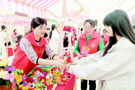 我市舉辦學(xué)雷鋒紀(jì)念日志愿服務(wù)主題活動